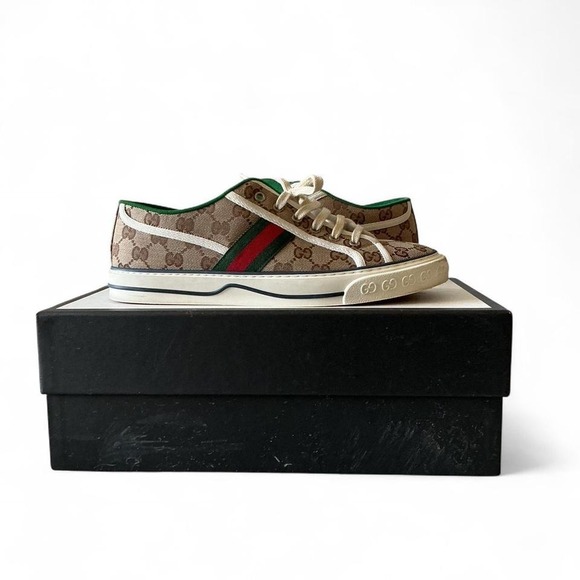 Brown and green Gucci sneakersA bit used %100 authentic SIZE 10